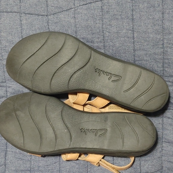 Women's size 9M Clark's sandals. Brown leather. - Picture 4 of 4